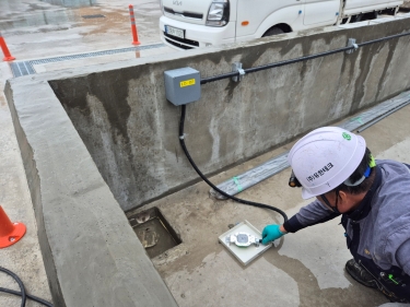 Acid and alkali response test and leak receiver alarm operation confirmation