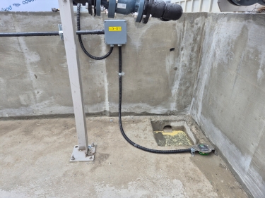 Electronic leak point sensor YHSP-SAR for acid and alkali installed next to the trench
