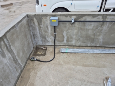 Installation of a high-performance leak detector sensor capable of immediate chemical leak detection