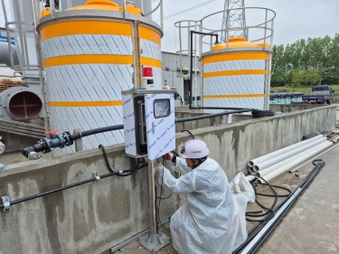 Wiring installation for acid and alkali leak detection system around outdoor tanks