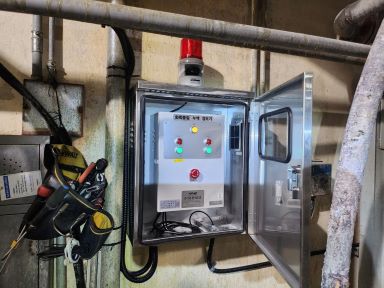 Installation of YH-100L leak detector receiver for the 3rd floor field area