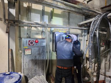 Careful receiver wiring work by a Yoohantech specialist