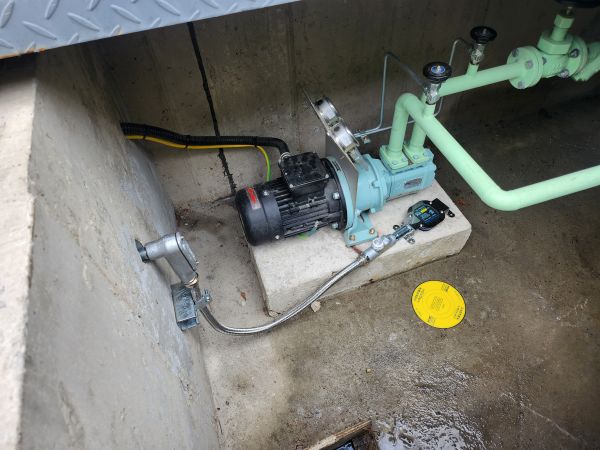 Explosion-proof oil leak detector installation and waterproof treatment in a hazardous area