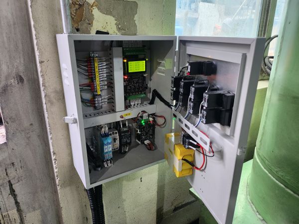 Internal circuit and backup battery installed inside the leak detector receiver