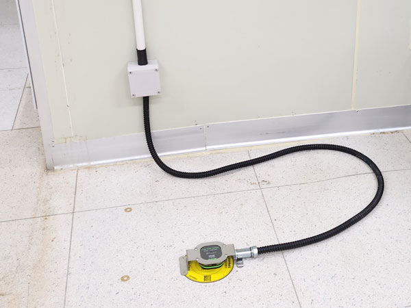 Detailed photo of the YHSP-SAR electronic leak point sensor for acids and alkalis