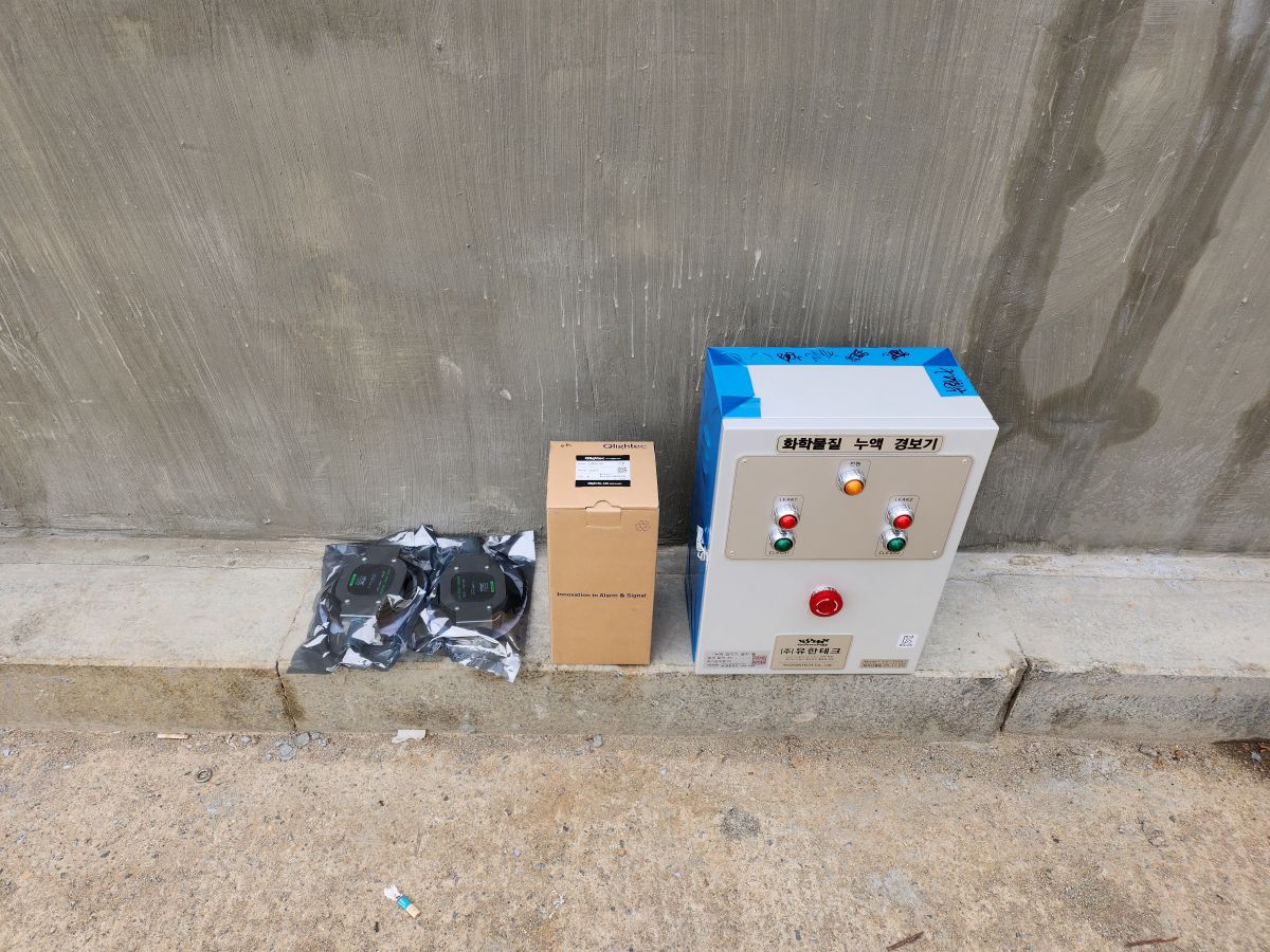 On-site inspection of Yoohantech leak detection equipment before installation