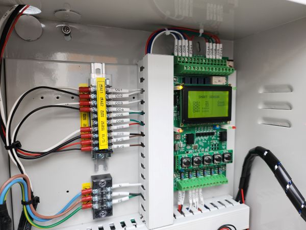 Internal wiring and detection module inside the YH-100L leak detection receiver