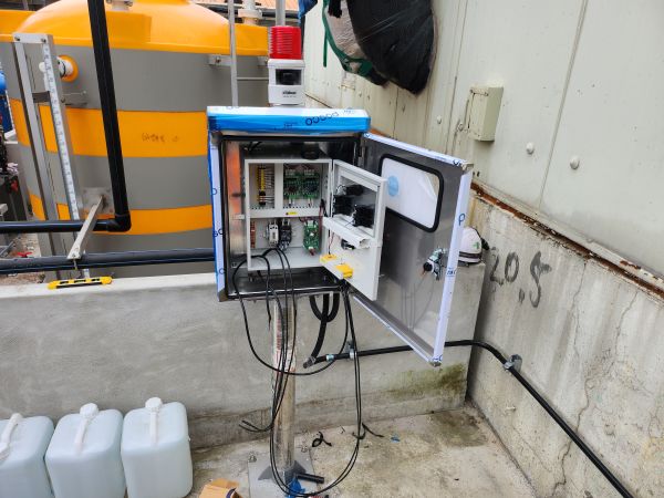 Wiring work for the caustic soda leak detector receiver unit