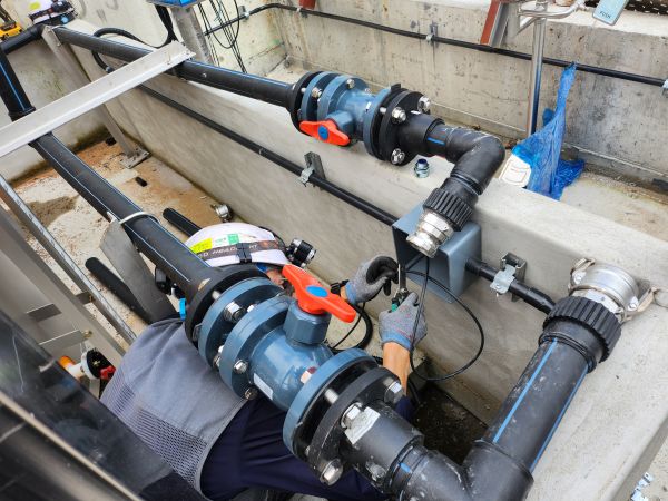 Dedicated leak detection piping installed to secure chemical resistance against caustic soda