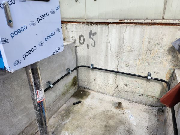 Support fixing work for outdoor leak detection system piping