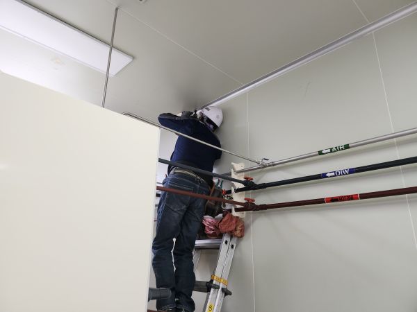 Indoor leak detector piping installation work at a semiconductor cleaning plant in Hwaseong