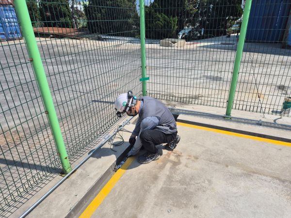 Hazardous area wiring work for intrinsically safe leak detection system