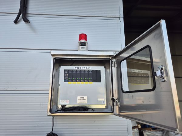 YH-200L receiver installed in SUS enclosure