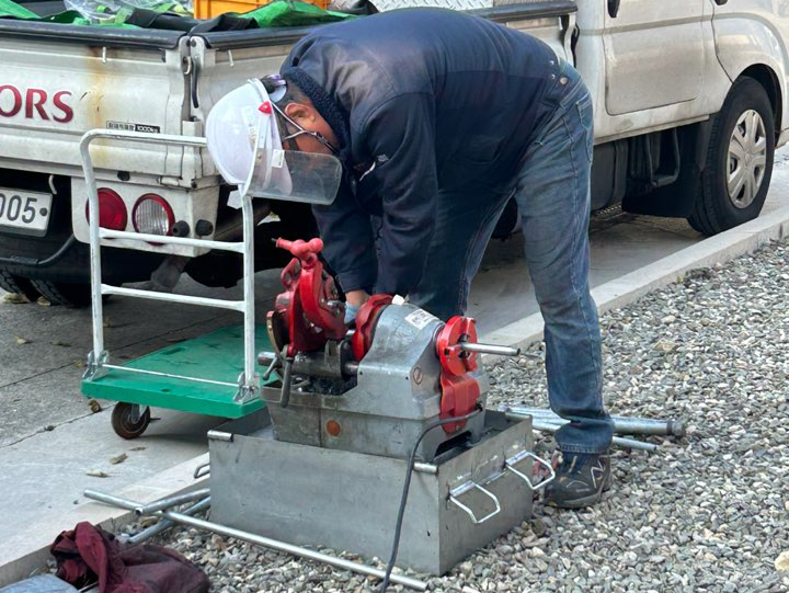 유한테크 전문가 그룹의 꼼꼼한 누액감지기 배선 연결 작업