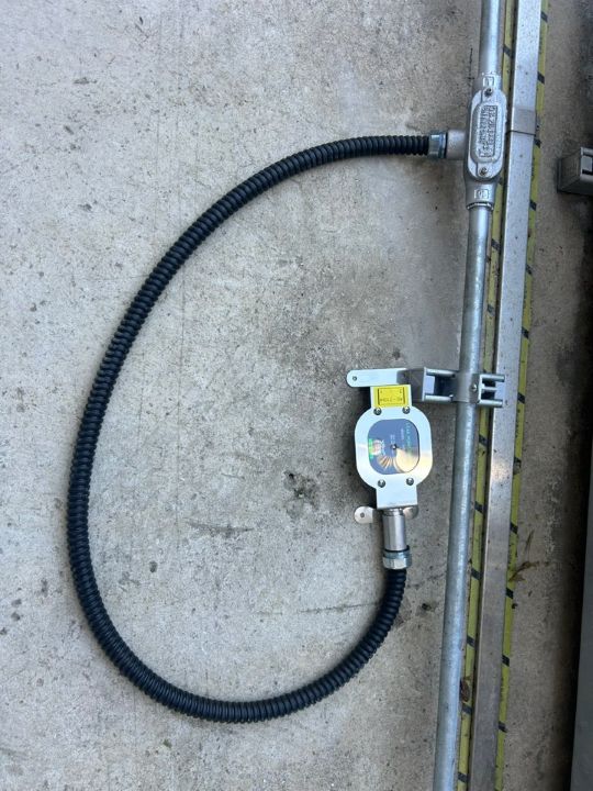 옥외 탱크 하부 누액감지기 교체 전후 현장 비교 사진