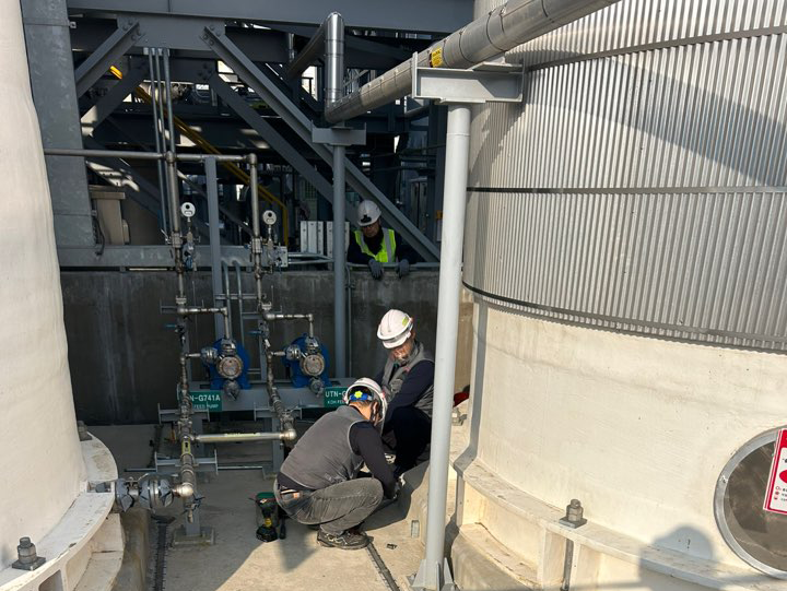 기존 센서 철거 및 내구성 강한 스틸 배관 설치 작업 과정